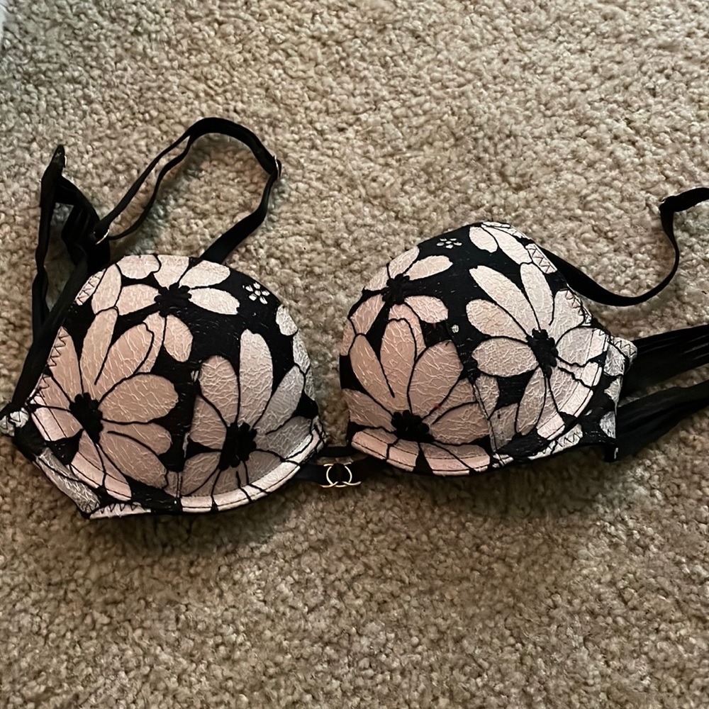 Victoria’s Secret 32b push up bra